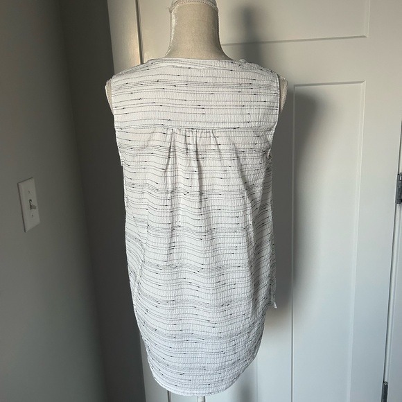 Liz Claiborne Black and White Sleeveless Blouse - Picture 3 of 7